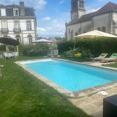 Le Chateau De Le Sec Guest house *