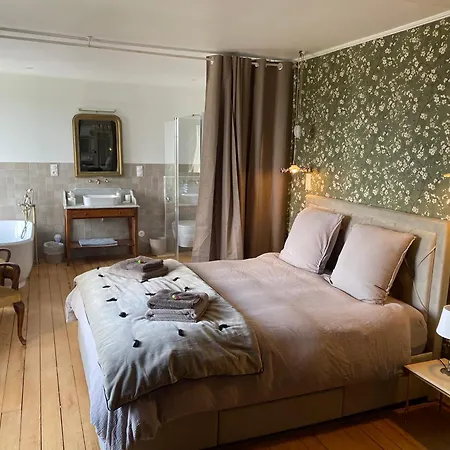 Le Chateau De Le Sec Guest house