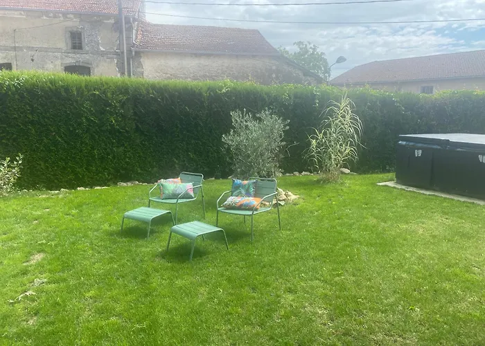 Le Chateau De Le Sec Penzion Monthureux-le-Sec